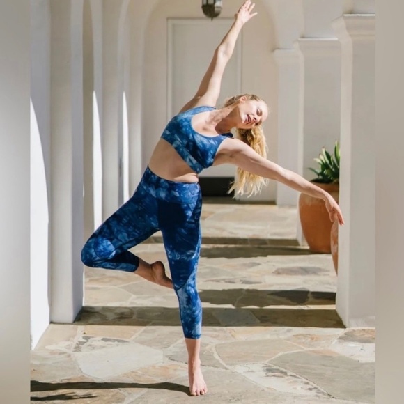 Zyia Active Light N Tight Hi-Rise Capri Leggings Navy Hendrix Tie Dye - Picture 4 of 11